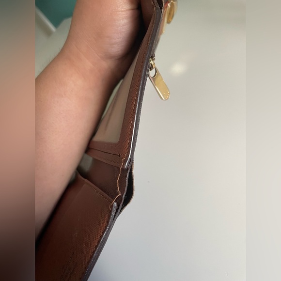 ❗️SOLD❗️Louis Vuitton Eugenie push lock wallet - Picture 8 of 8